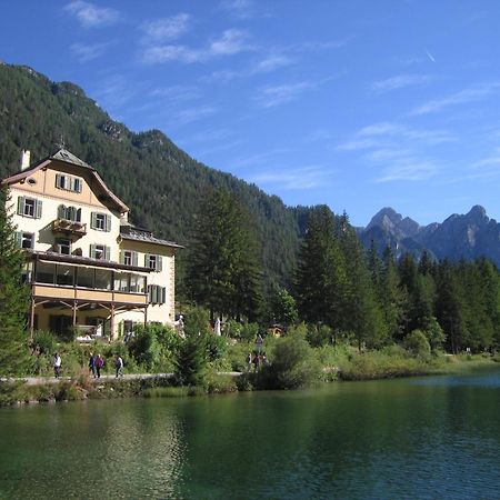 Hotel Baur Am See Toblach Exteriör bild