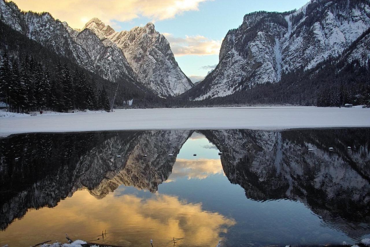 Hotel Baur Am See Toblach Exteriör bild