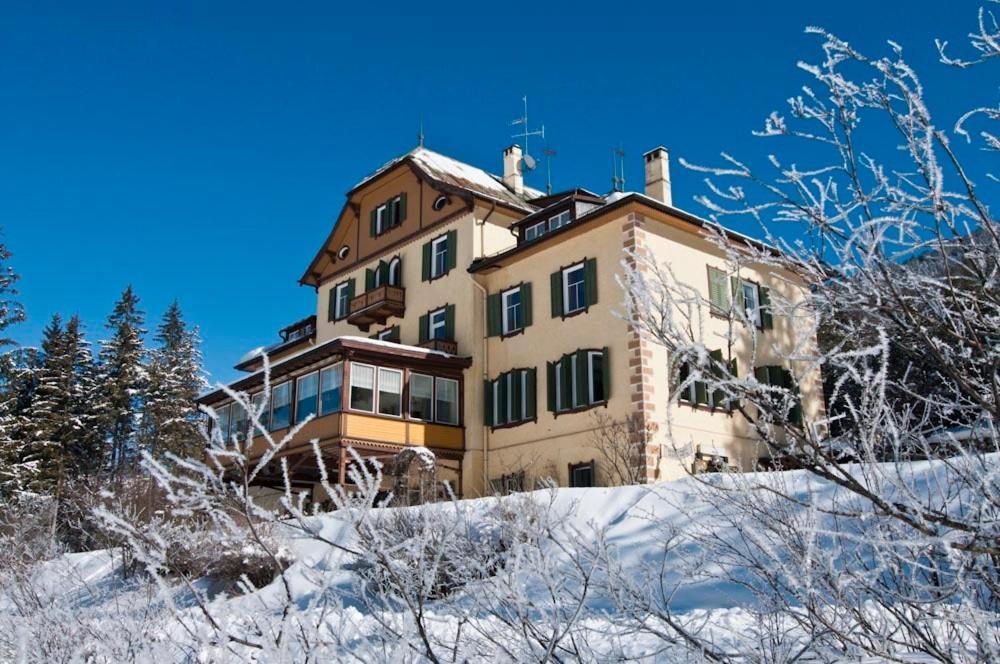 Hotel Baur Am See Toblach Exteriör bild