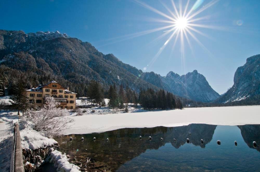 Hotel Baur Am See Toblach Exteriör bild