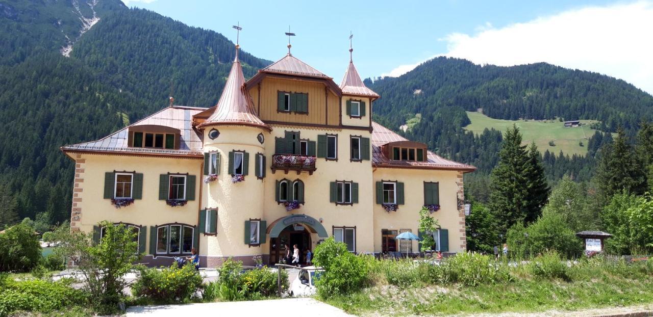 Hotel Baur Am See Toblach Exteriör bild