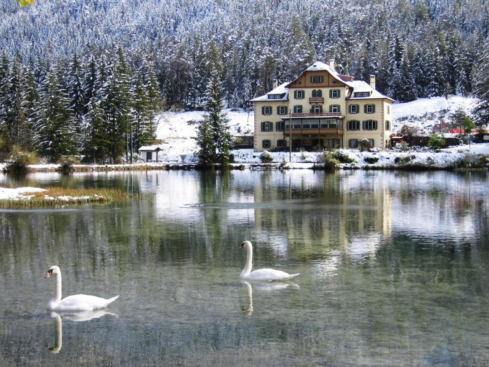 Hotel Baur Am See Toblach Exteriör bild