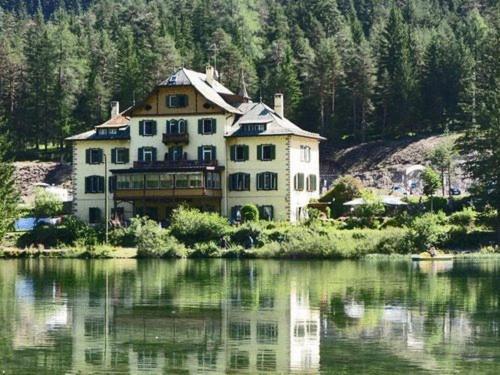 Hotel Baur Am See Toblach Exteriör bild