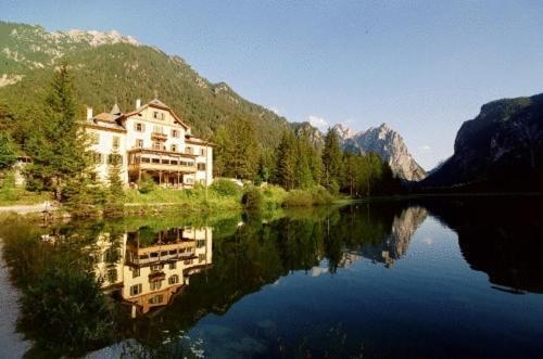 Hotel Baur Am See Toblach Exteriör bild