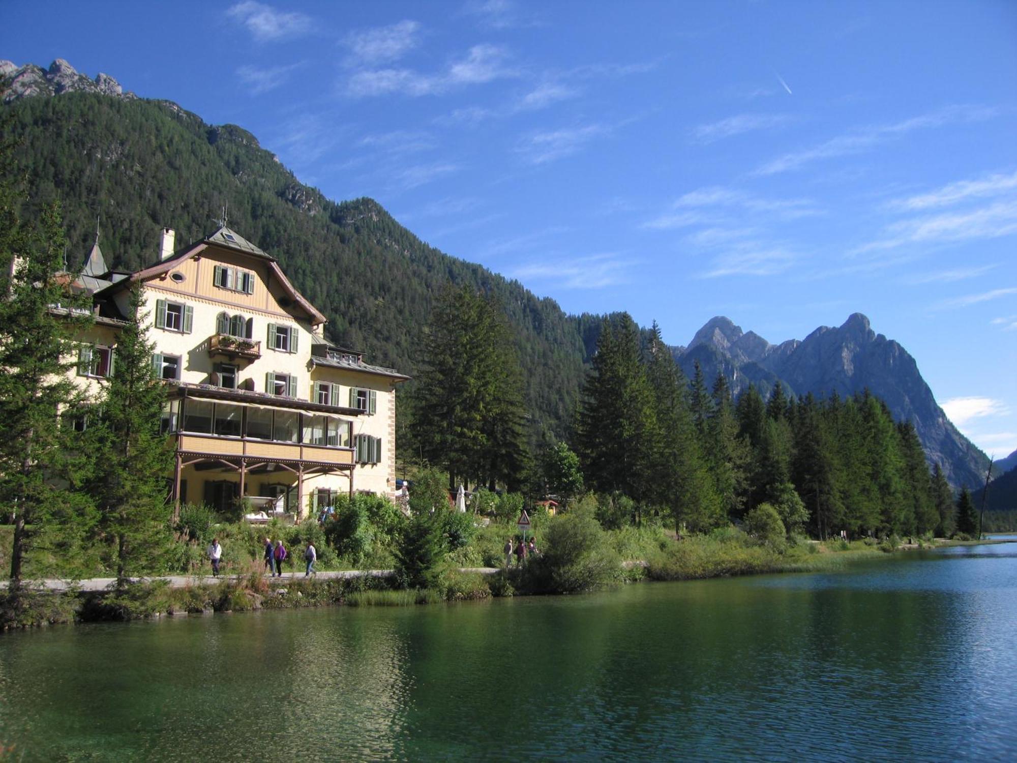 Hotel Baur Am See Toblach Exteriör bild